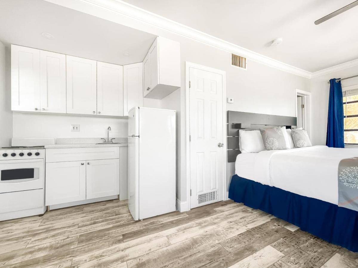 Neptune Oceanfront Hollywood